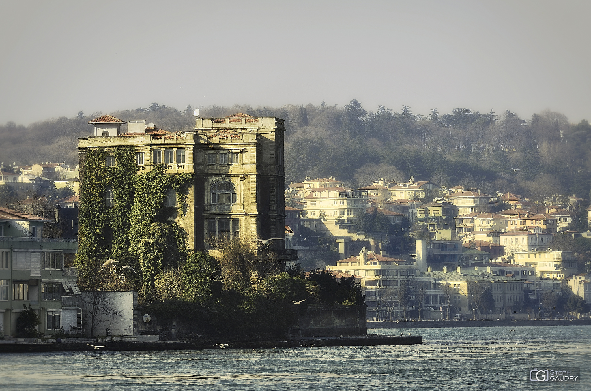 Bosphorus, Under the Fatih Sultan Mehmet Bridge [Klik om de diavoorstelling te starten]