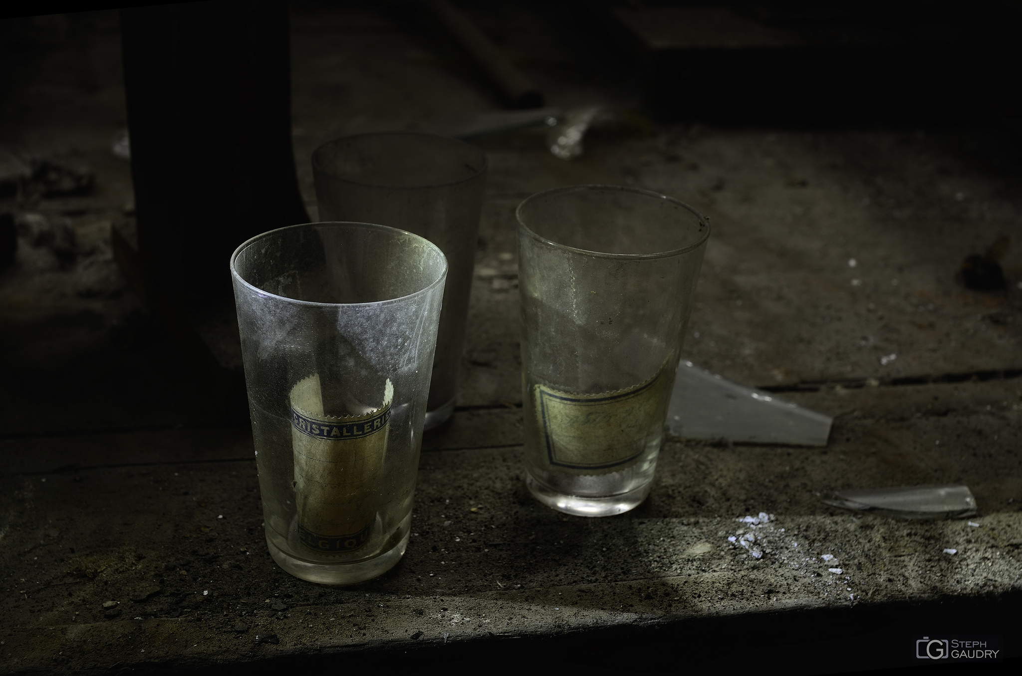 La cristallerie abandonnée / Les verres des timbrés