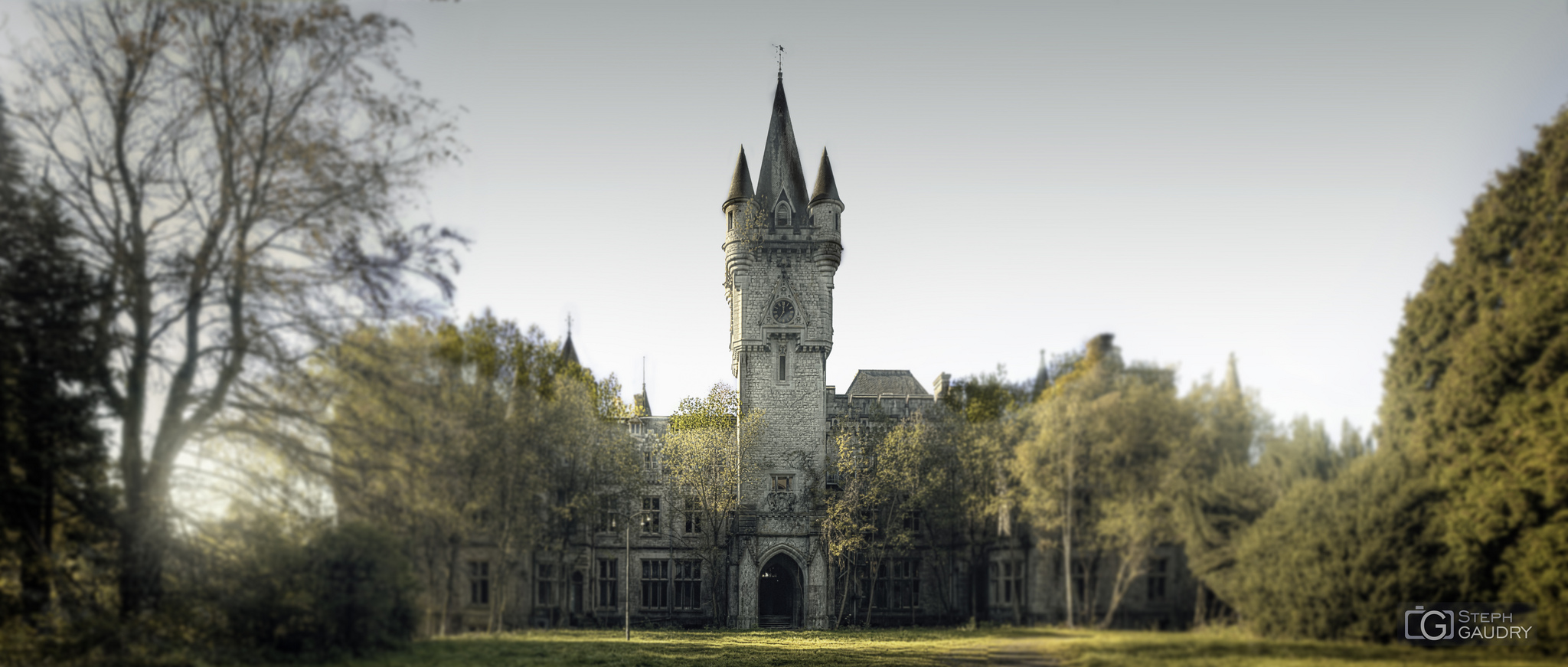 Panorama de l'entrée du château de Noisy [Klik om de diavoorstelling te starten]