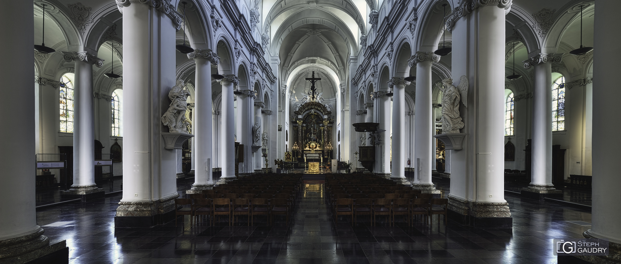 Collégiale Saint-Barthélemy à Liège [Klik om de diavoorstelling te starten]