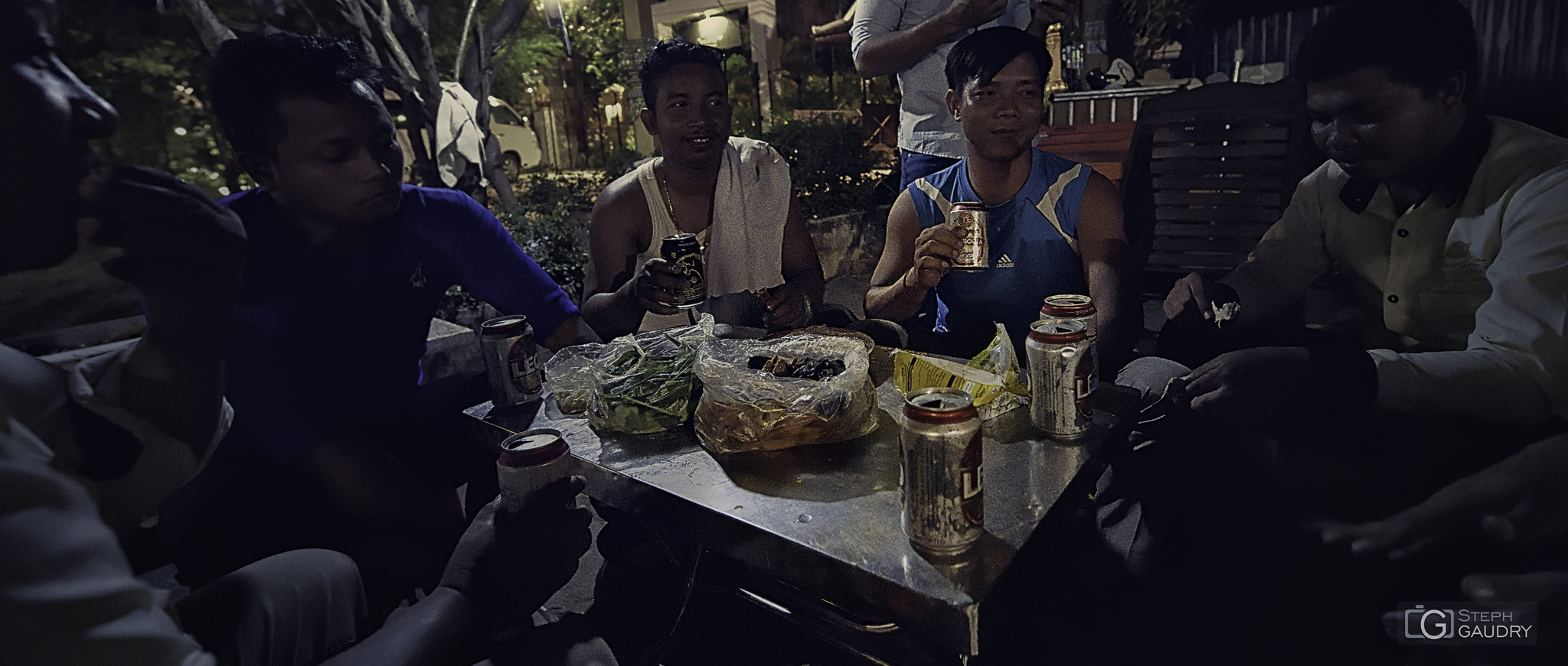 Cambodge / Partage du repas du soir...