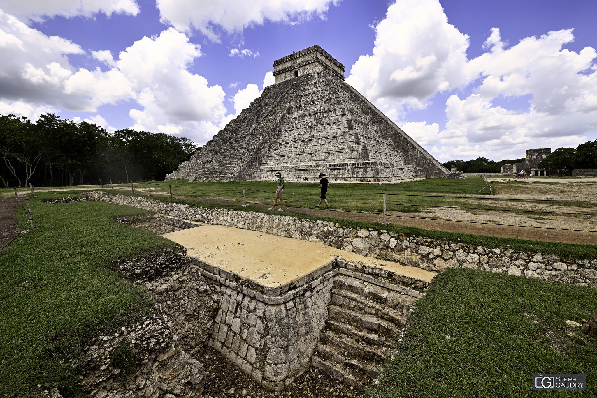 Chichén Itzá - Partie sous terre de  la pyramide de Kukulcán [Klik om de diavoorstelling te starten]