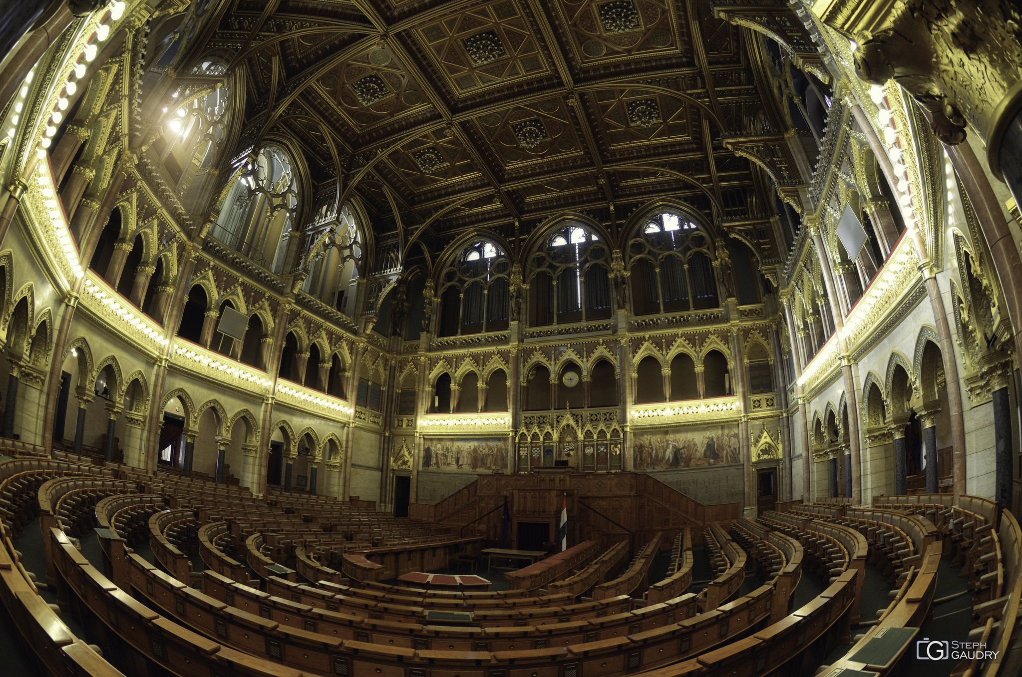 Hungarian Parliament Building (fisheye) [Klicken Sie hier, um die Diashow zu starten]