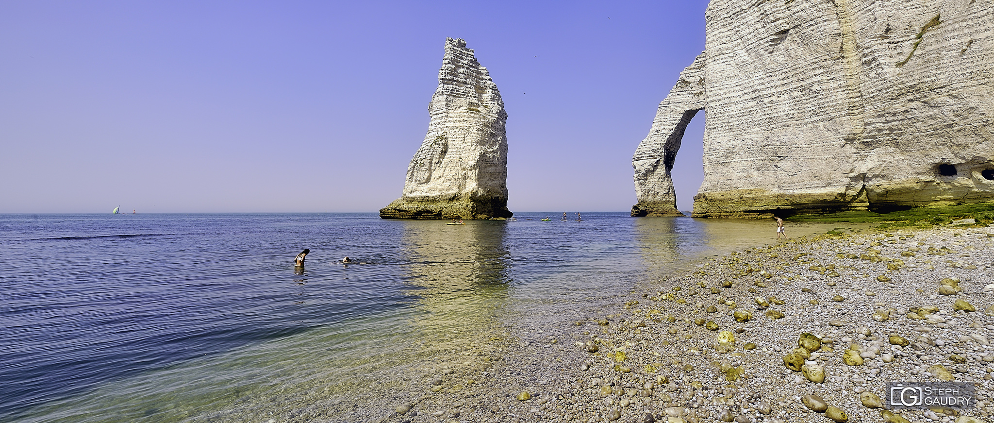 Etretat, l'arche d'Aval et l'aiguille creuse - 2018_07_26_154711 [Klik om de diavoorstelling te starten]