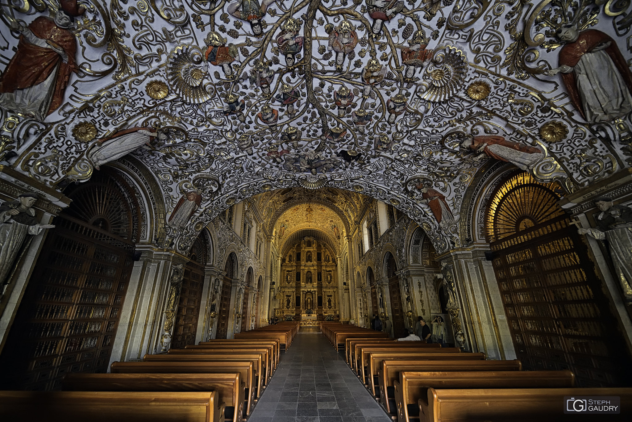 Oaxaca - intérieur de San Domingo de Guzman [Klicken Sie hier, um die Diashow zu starten]