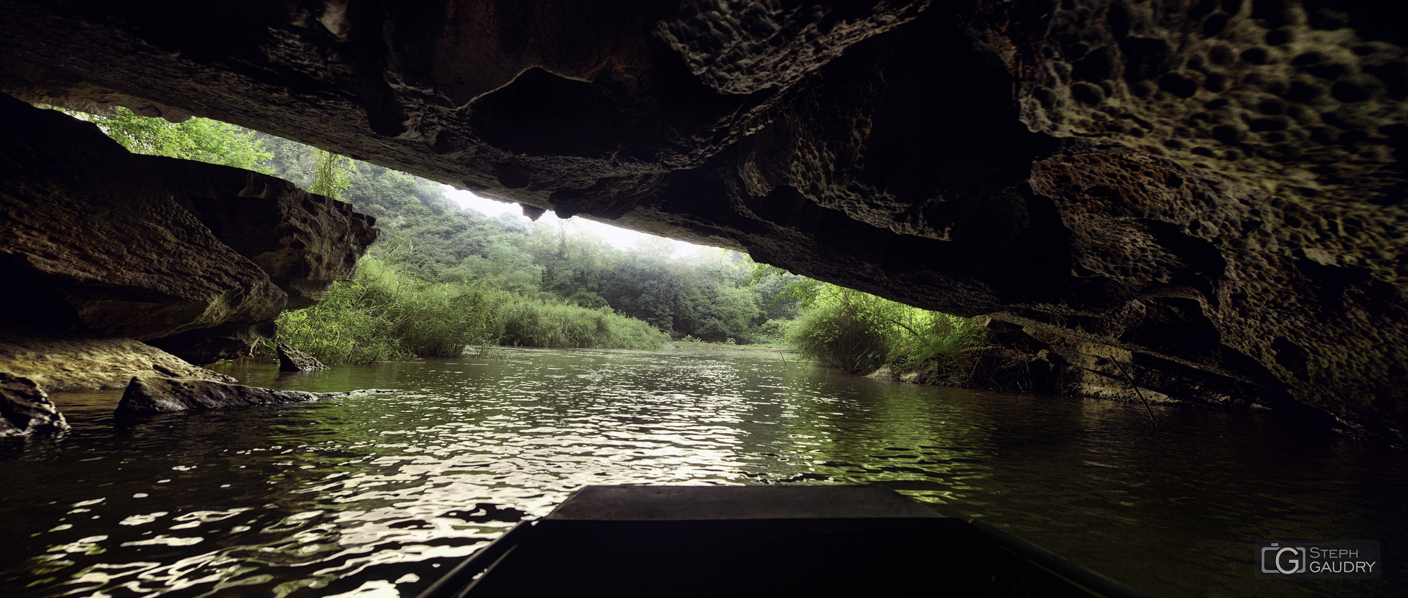 Grottes Tam Coc, et la rivière Ngo Dong (Ninh Binh) [Klik om de diavoorstelling te starten]