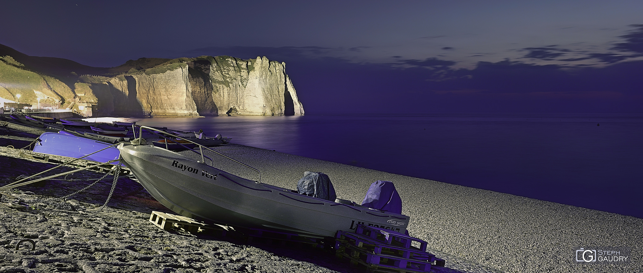 Côte d'Opale, et Normandie / Etretat - Falaises d'aval, la nuit - 2018_07_26_225232-cine