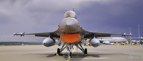 F-16 Fighting Falcon - vue de face