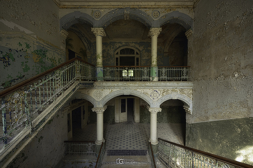 Beelitz Heilstatten - arcades et escaliers du pavillon des hommes