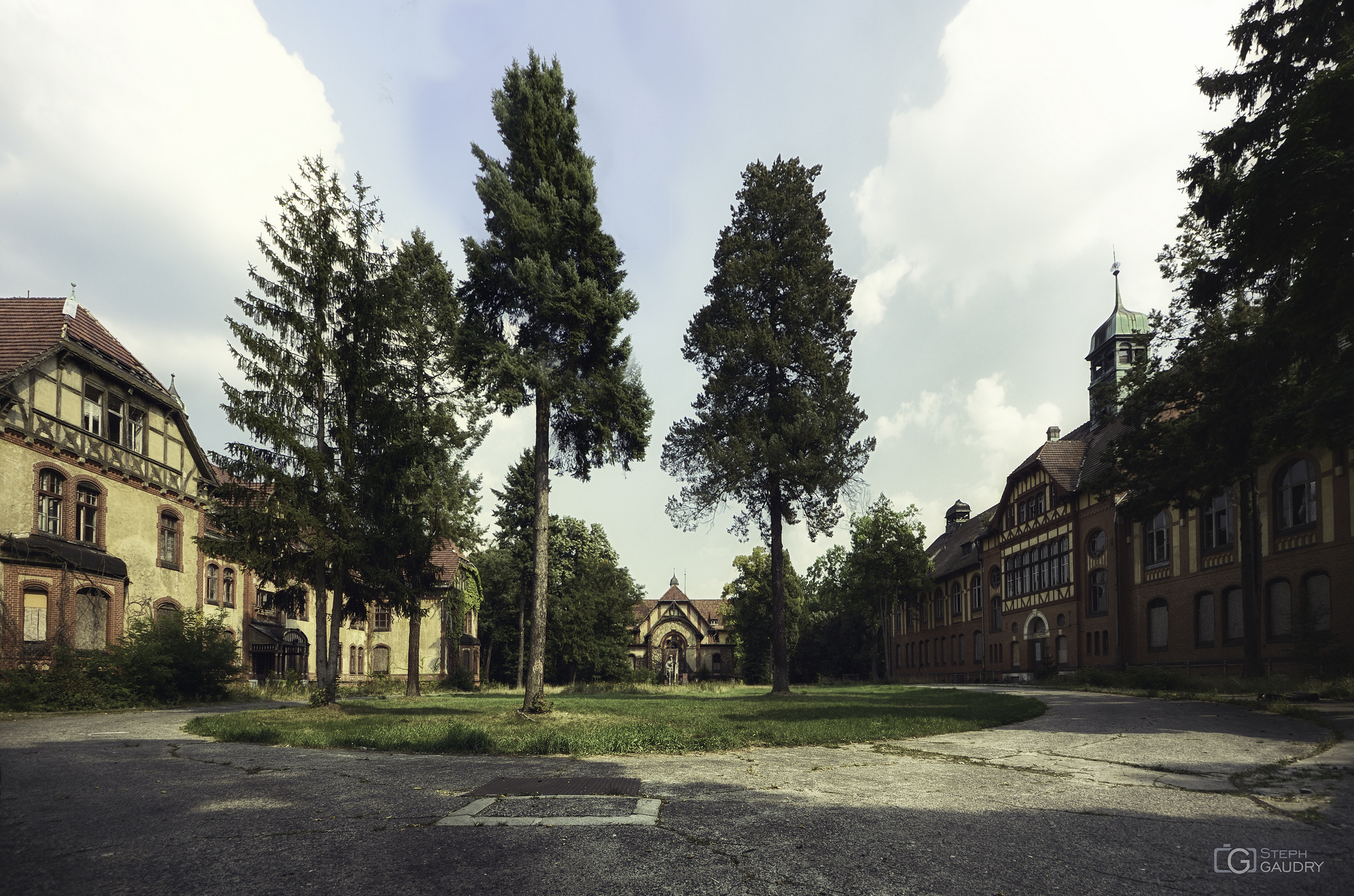 Beelitz Heilstatten - Sanatorium pour Hommes [Click to start slideshow]