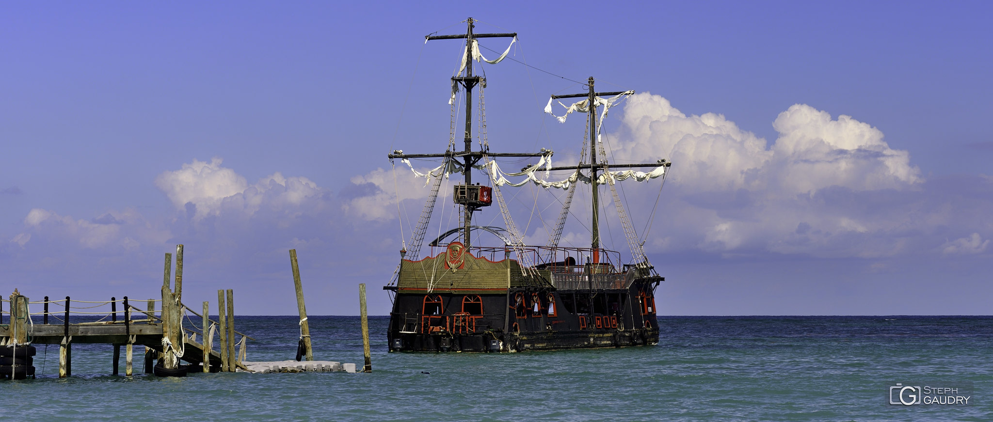 (Faux) Pirates des (vraies) Caraïbes - le ponton [Klik om de diavoorstelling te starten]