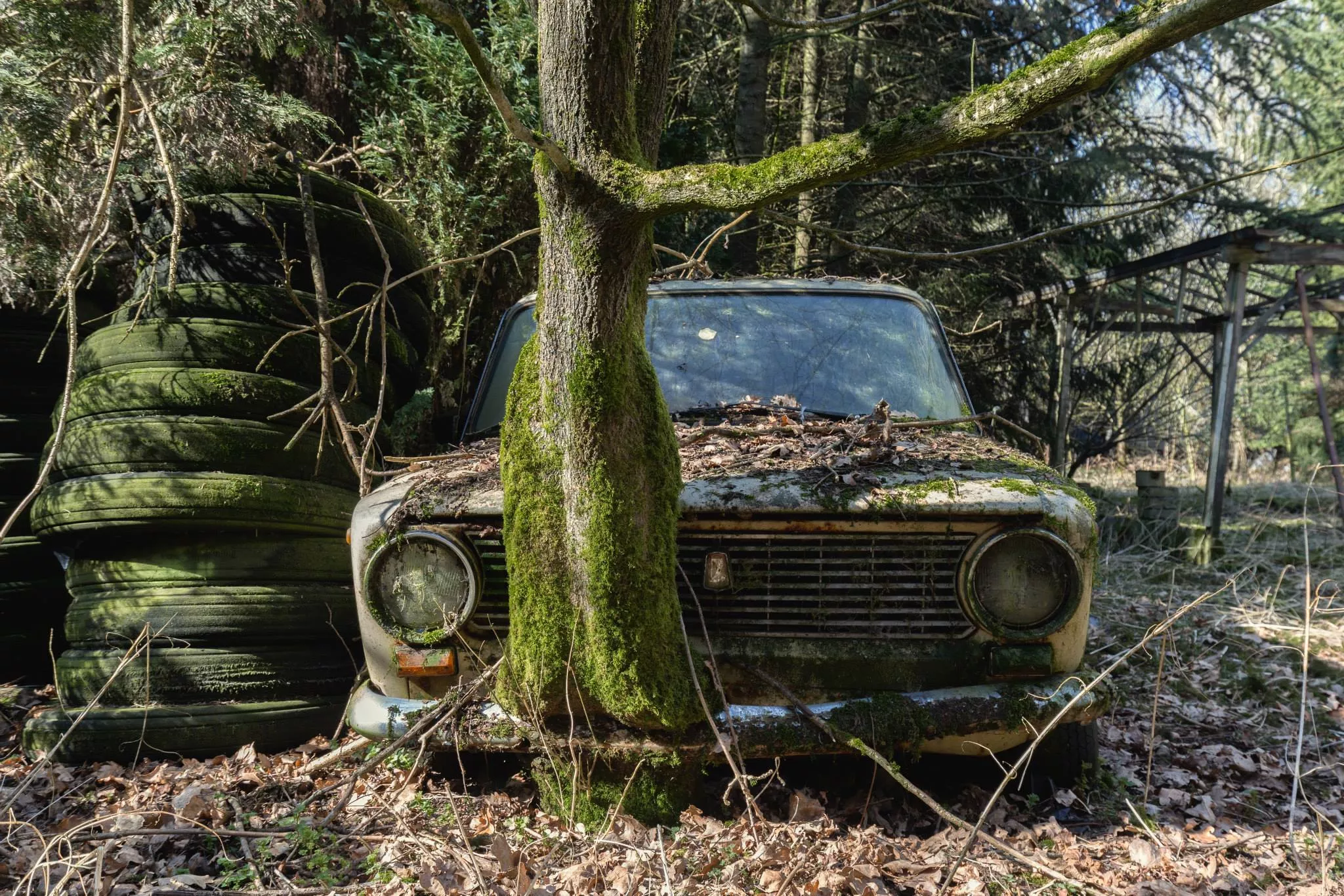 Urbex rusty car