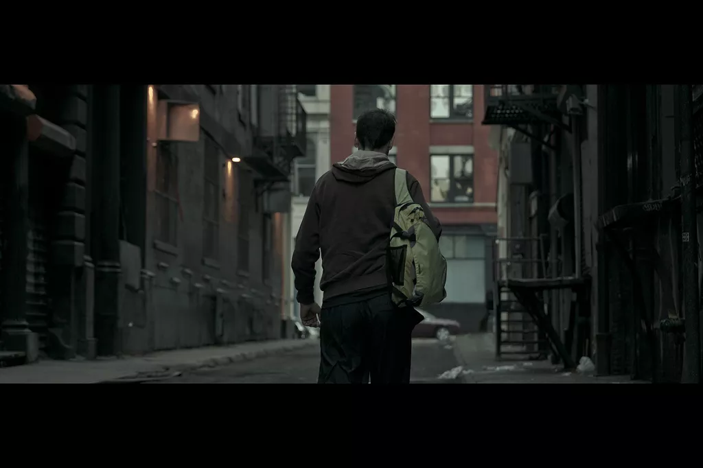 Alone in the alley - ©Maxime Villalonga